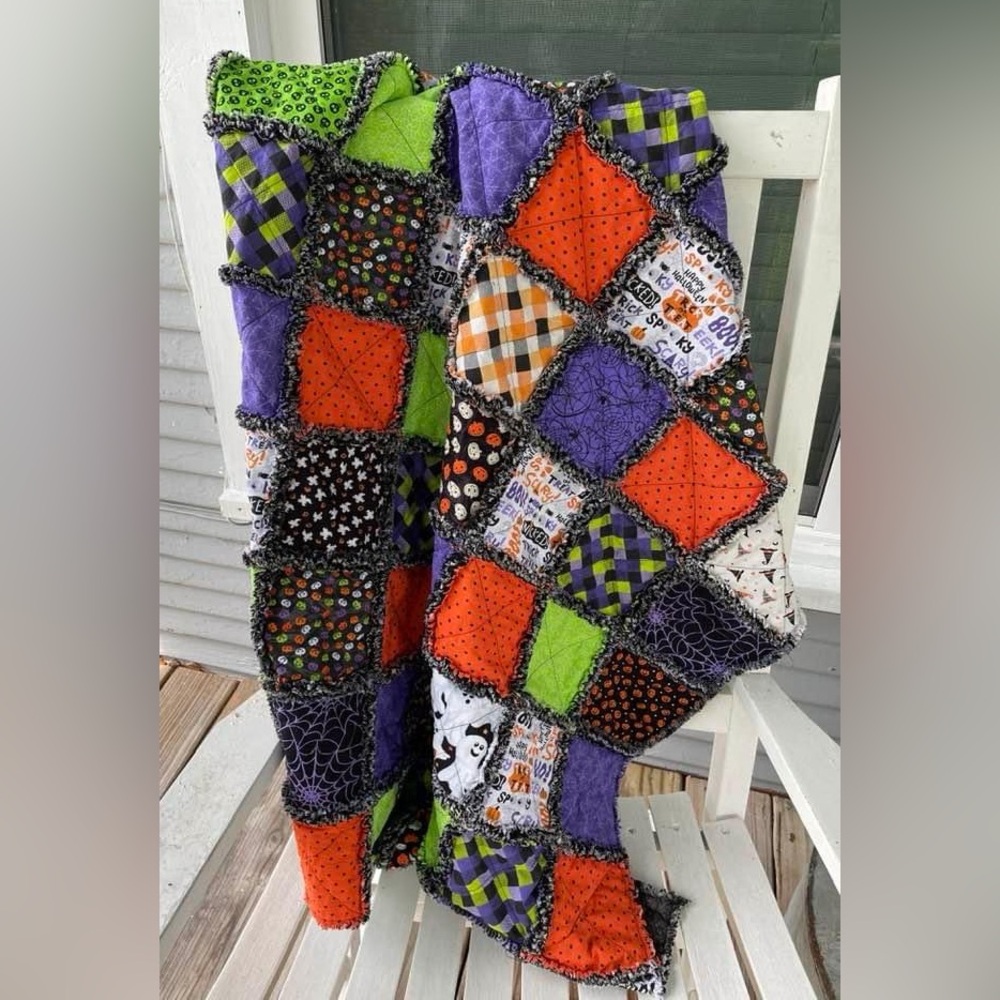 Handmade Halloween 🎃 Chenille Rag Quilt 40 x 50 - Picture 3 of 4